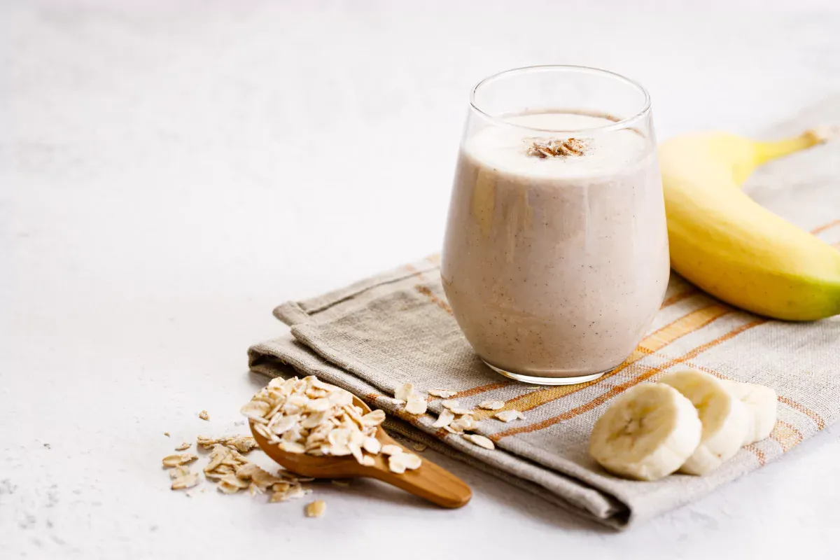 Smoothie Energético de Plátano con Avena y Miel